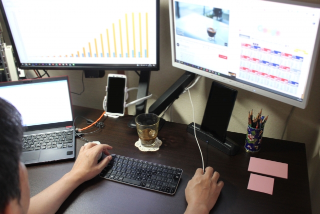 外付けモニタを購入